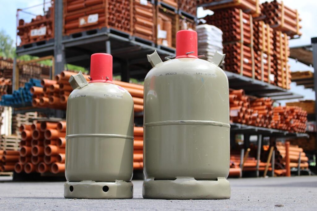 gas bottles, gas, bottle-1750491.jpg